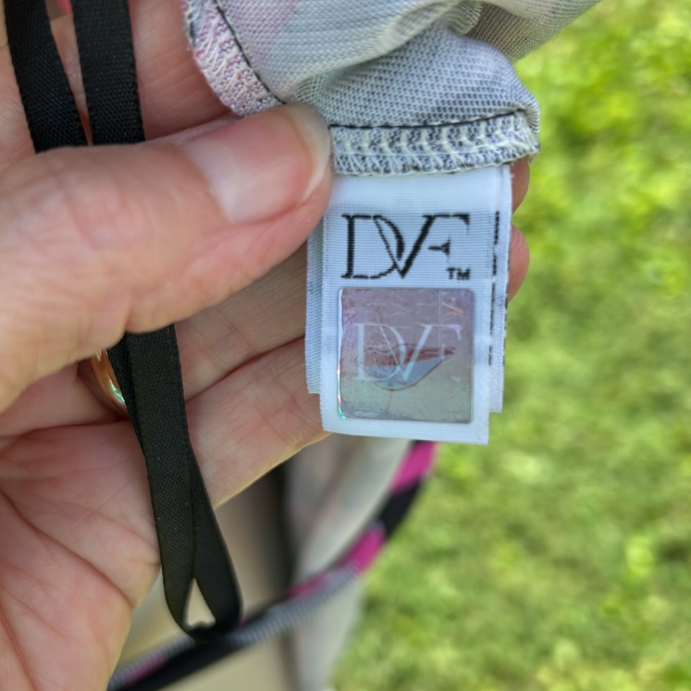 Chic Geometric Patterned Wrap Dress - image 7